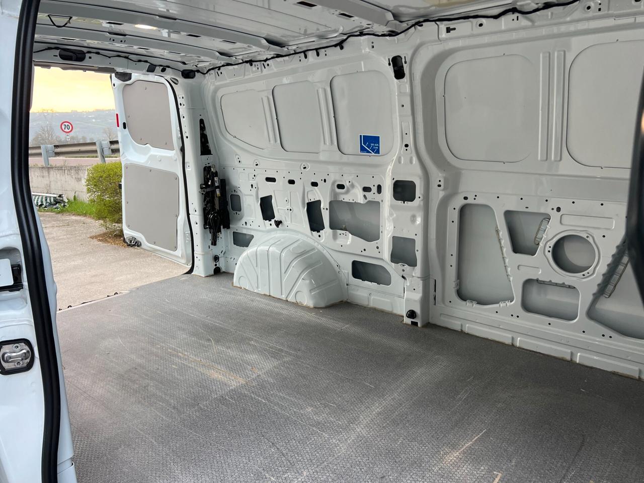 FORD TRANSIT CUSTOM PASSO LUNGO / UNICO PROPRIETARIO