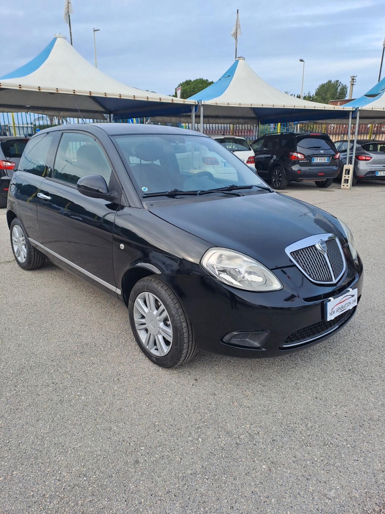 Lancia Ypsilon 1.3 MJT 75 CV Platino