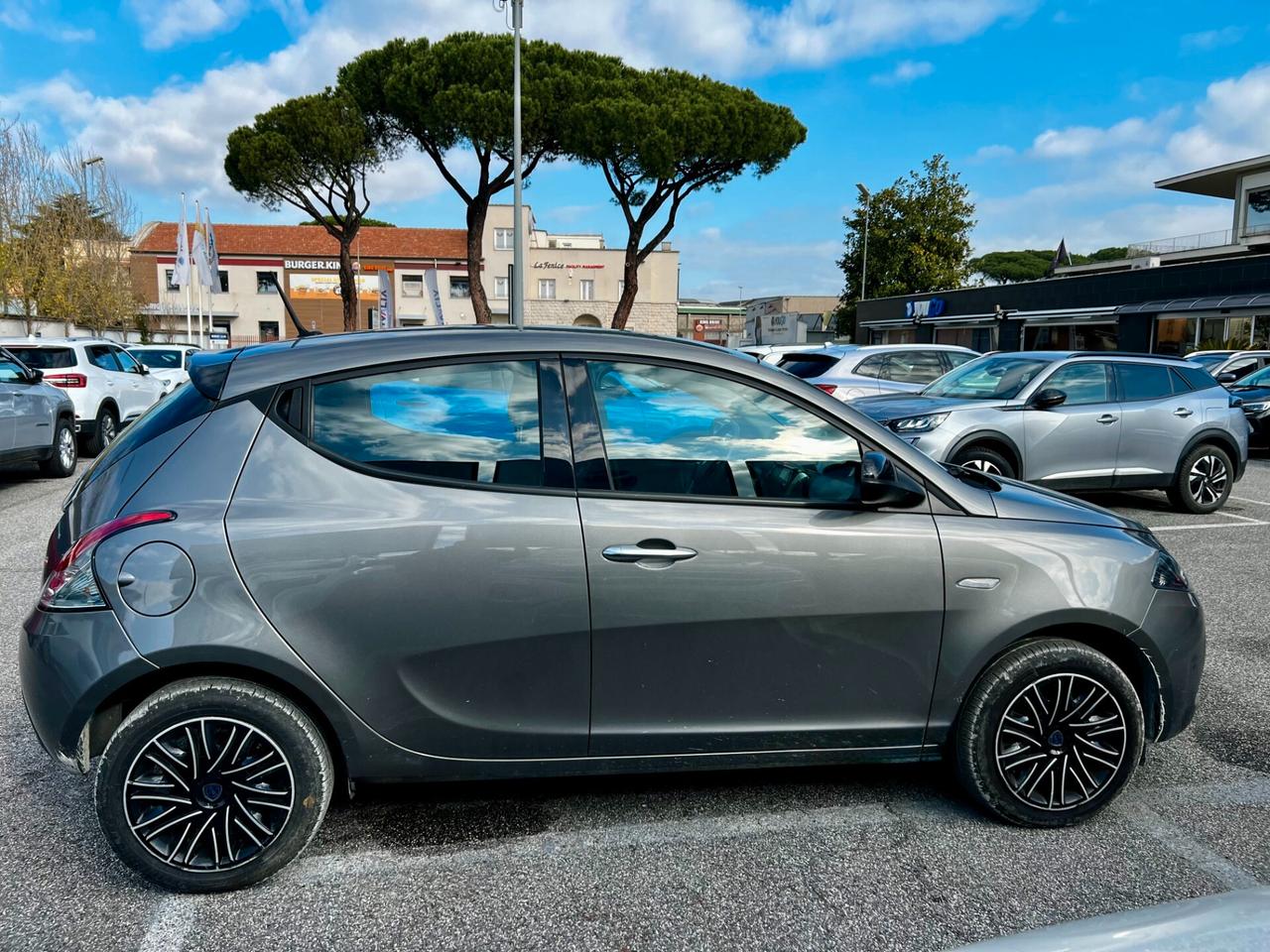 Lancia Ypsilon 1.0 FireFly 5 porte S&S Hybrid Ecochic Silver