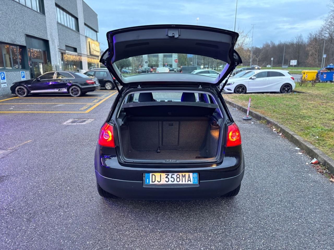 Volkswagen Golf Golf 1.6 16V FSI 5p. SOLO •51.000km•