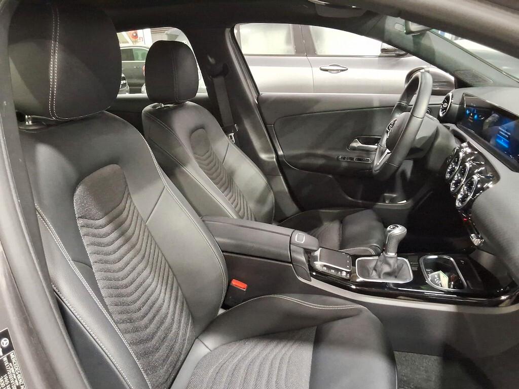 MERCEDES-BENZ A 180D 115CV 6M. BUSINESS SOLUTION ( FARI LED - TETTO PANORAMICO APR. - CRUISE - NAVI PREMIUM - PARK ASSIST )