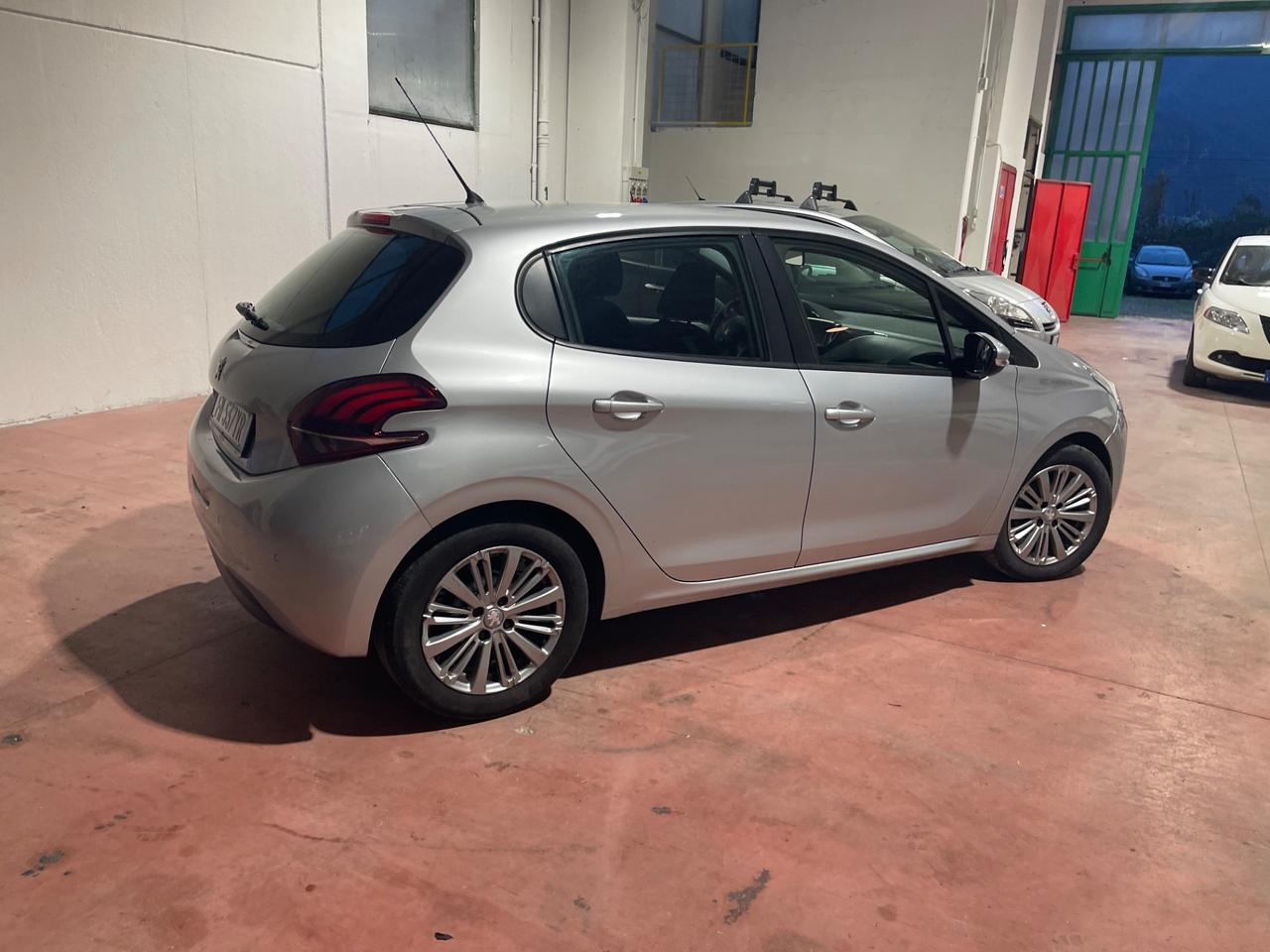 Peugeot 208 PureTech 82 5 porte Allure SI NEOPATENTATI