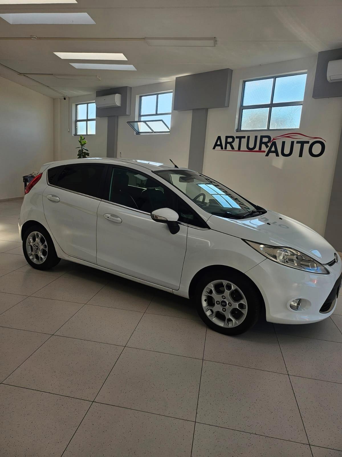 Ford Fiesta 1.4 16V 5p. Bz.- GPL Titanium Bs.