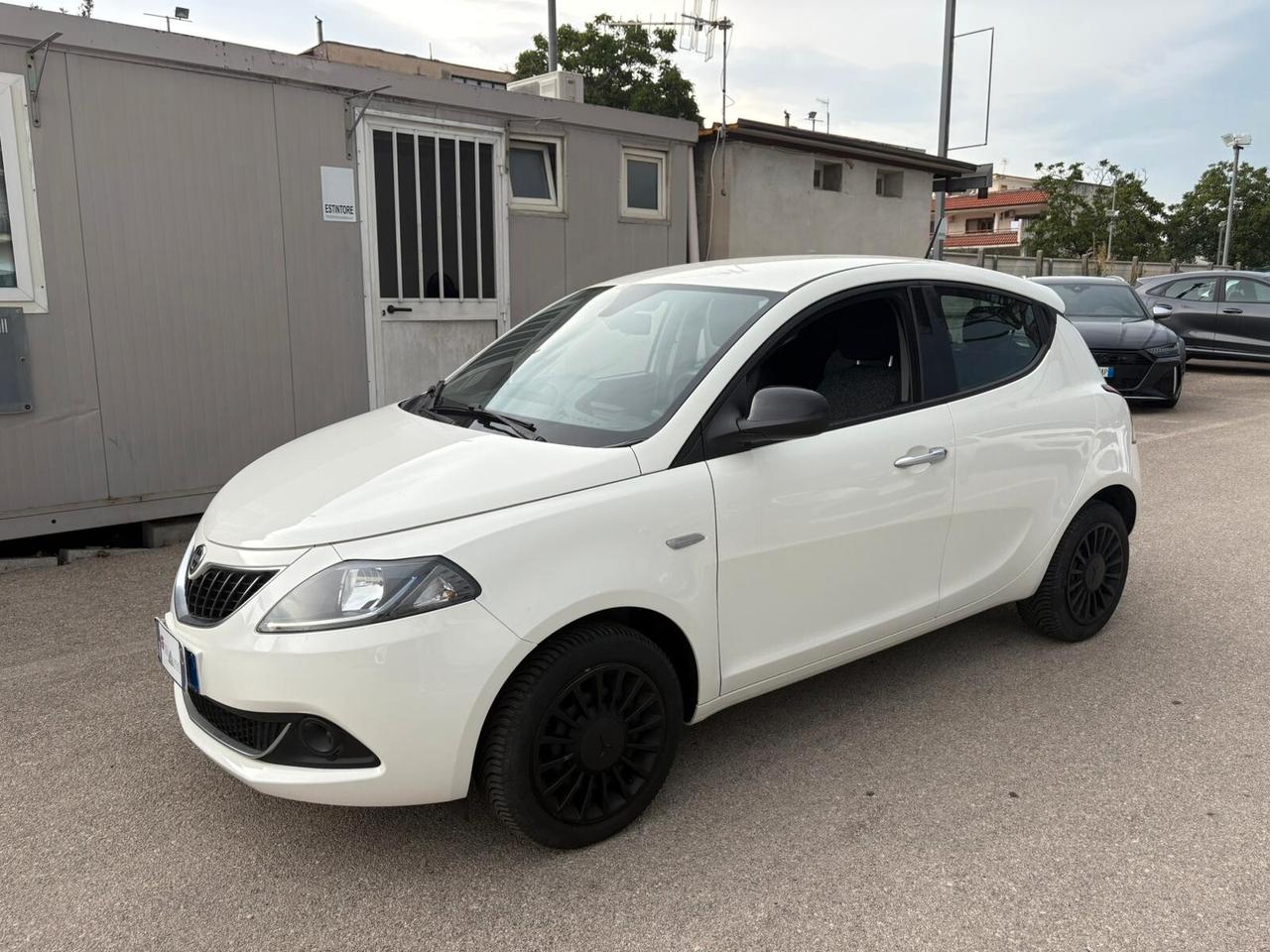 Lancia Ypsilon 1.2 69 CV 5 porte GPL Alberta Ferretti