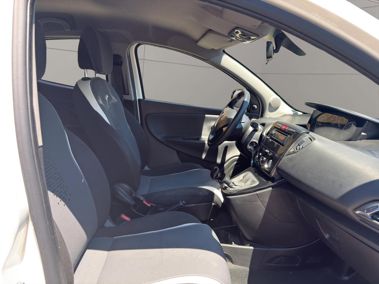 Lancia Ypsilon 1.2 69 CV 5 porte GPL Ecochic Silver