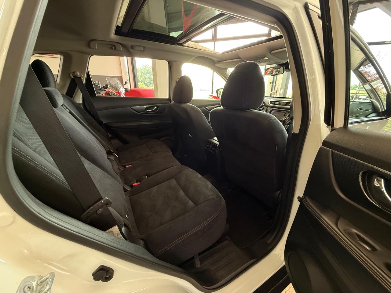 Nissan X-Trail 1.6 dCi 131CV 2WD 7 POSTI Tekna 05/2016 Euro 6B Neopantentati