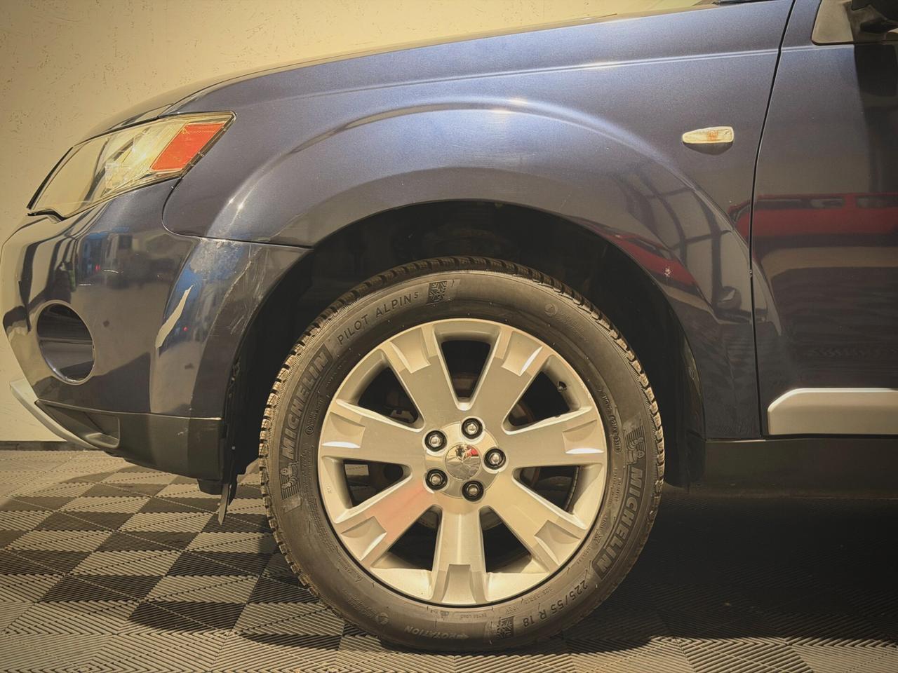 Mitsubishi Outlander 2.0 DI-D Intense - Autocarro