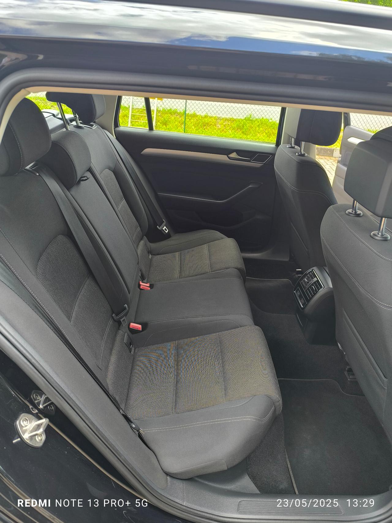 Volkswagen Passat Variant 2.0 TDI DSG Business BlueMotion Tech