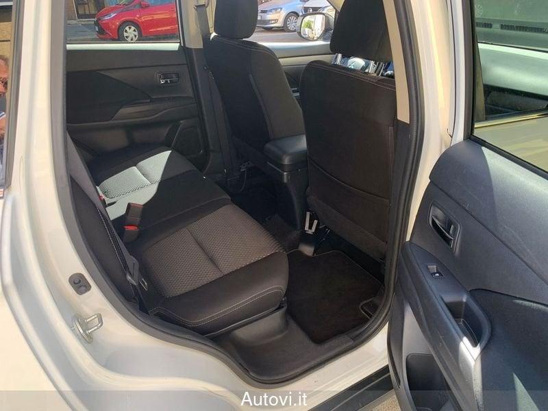 Mitsubishi Outlander 2.2 DI-D 4WD Instyle Plus SDA 7p.