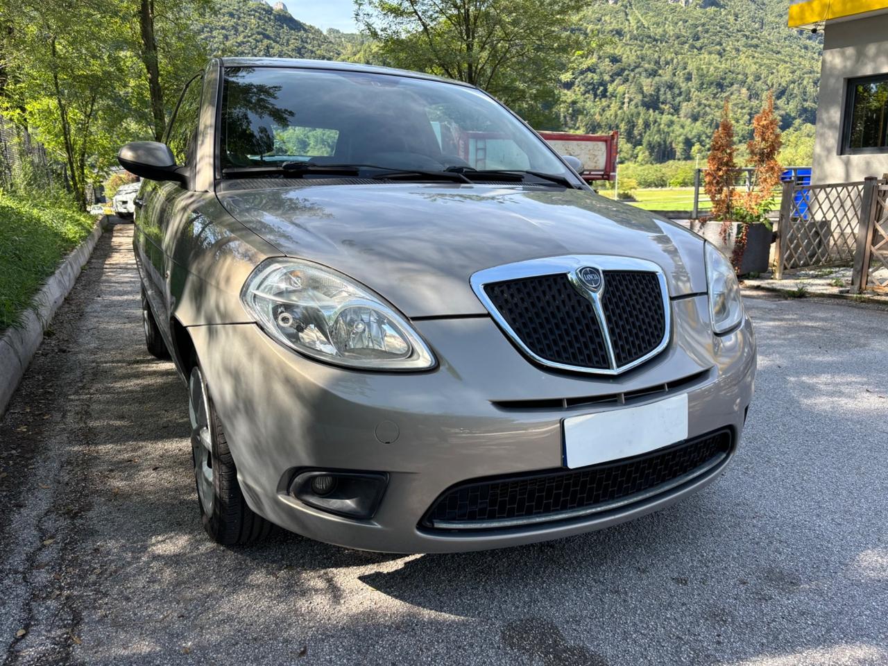 Lancia Ypsilon 1.4 16V Platino NEOPATENTATI