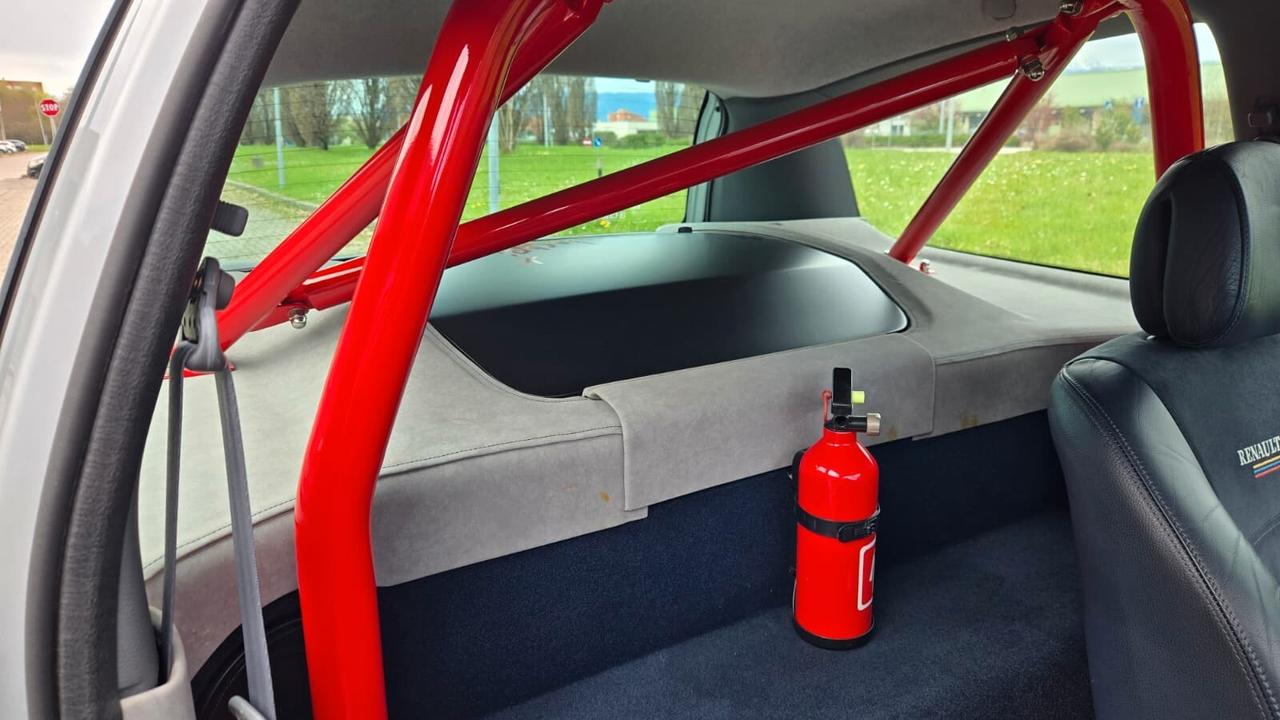 Renault Clio 3.0 V6 24V cat 3 porte Sport