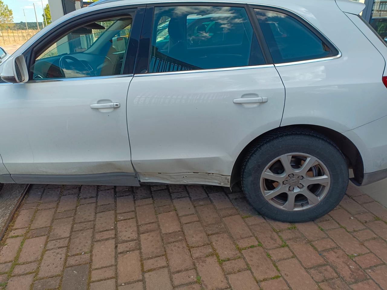 Audi Q5 2.0 TDI 170 CV quattro S tronic (danni a carrozzeria come da foto)