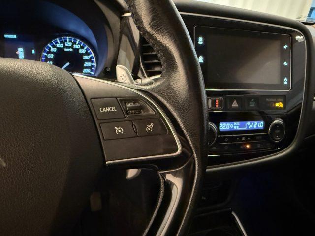 MITSUBISHI Outlander 2.2 DI-D 4WD Intense DAB+ Bluetooth