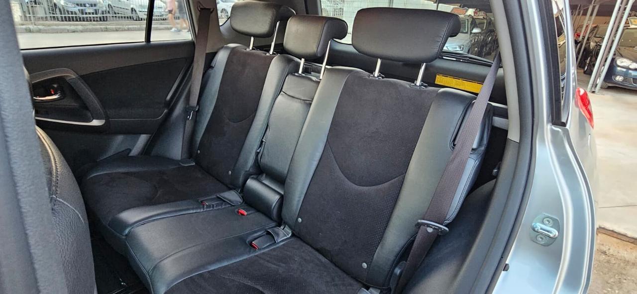 Toyota RAV 4 2.2 D-4D 150 CV Lounge (4x4)