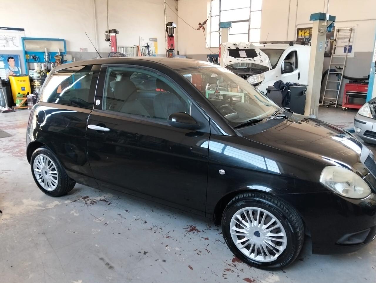 Lancia Ypsilon 1.4 Argento gpl serie