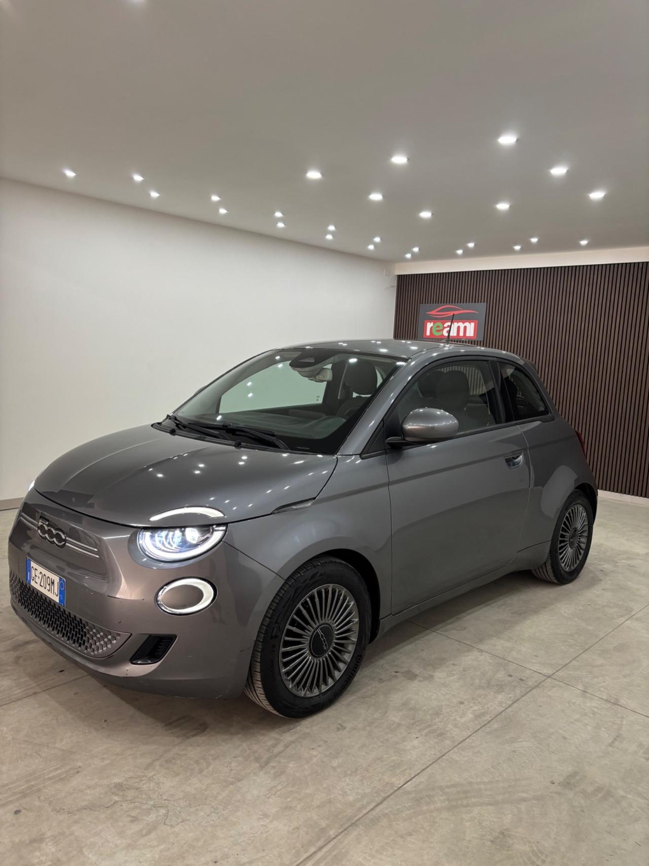 Fiat 500 500e Berlina 42 kWh La Prima