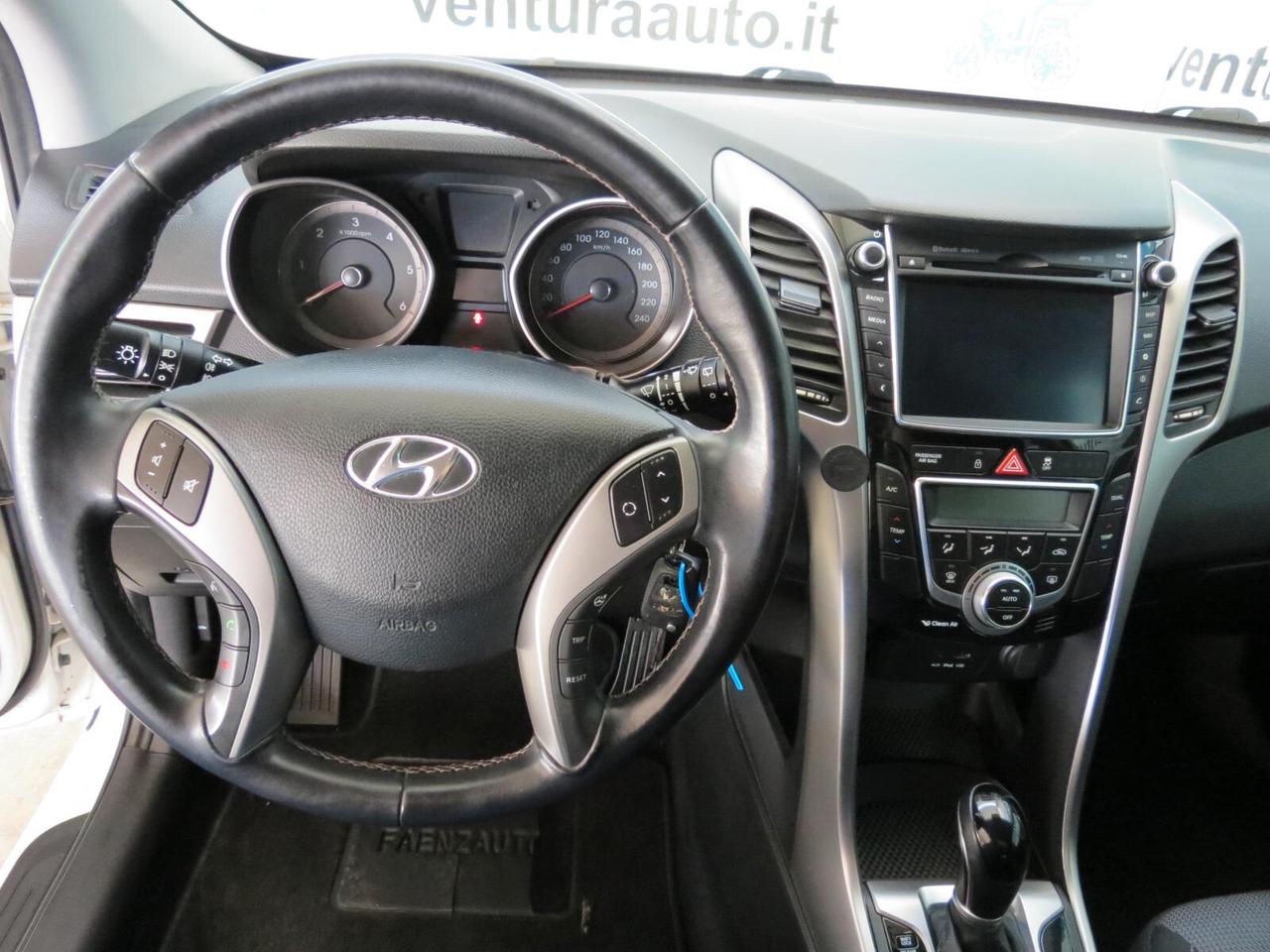 Hyundai i30 1.6 CRDi 110 cv 5p. Comfort A/T