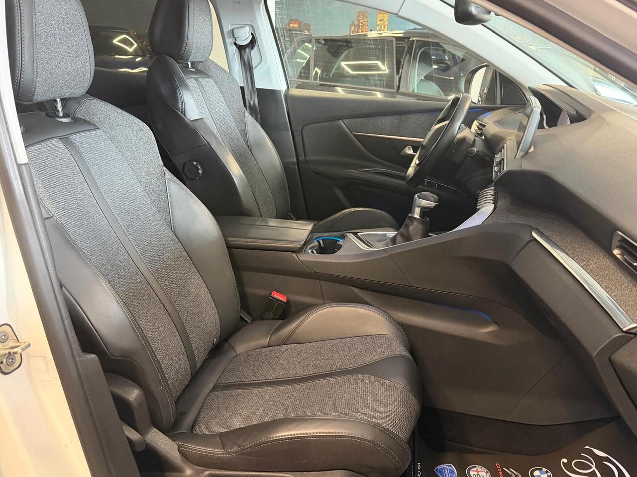 PEUGEOT 3008 1.6 BLUEHDI 120CV OK NEOPATENTATO NAVI CAM ANNO 2017