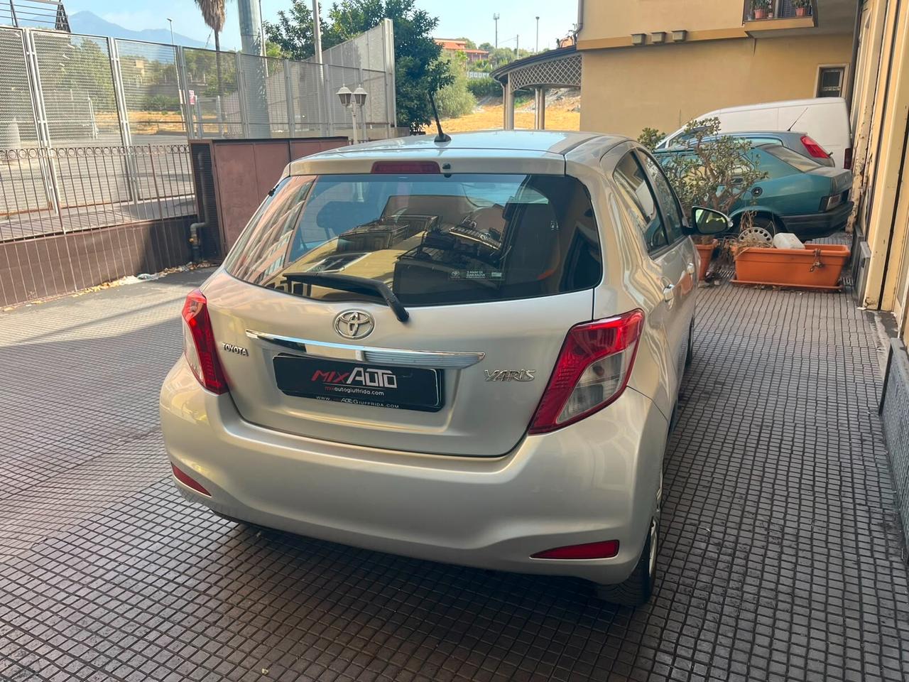 Toyota Yaris 1.0 5 porte Lounge *NEOPATENTATI*