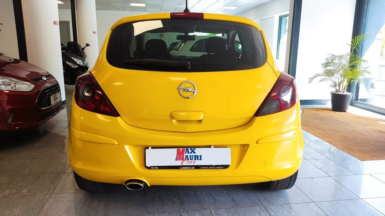 Opel Corsa 1.4 16V 3 porte b-color