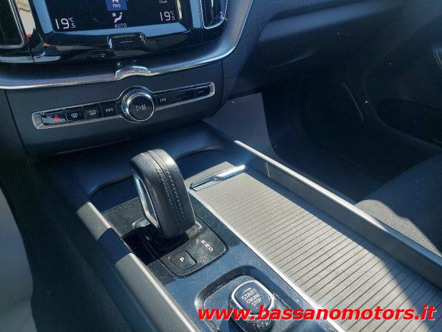 VOLVO XC60 B4 (d) AWD Geartronic Momentum Pro PROMO PRIMAVERA