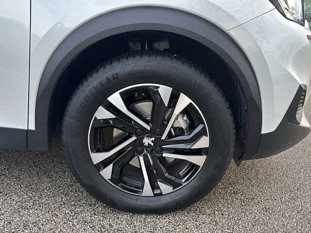 Peugeot 2008 motore elettrico 136 CV Allure