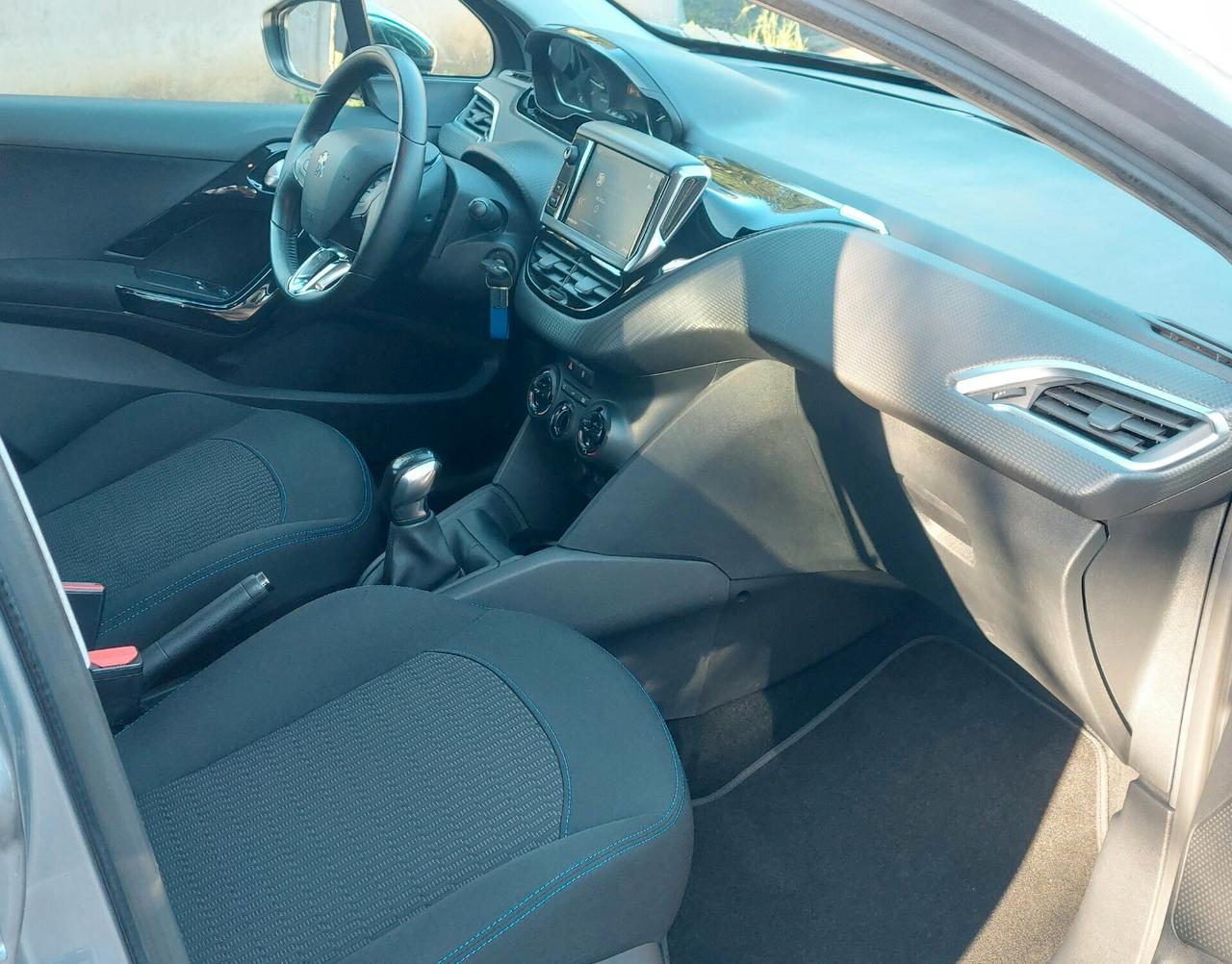 Peugeot 208 PureTech 82 Stop&Start 5 porte Signature