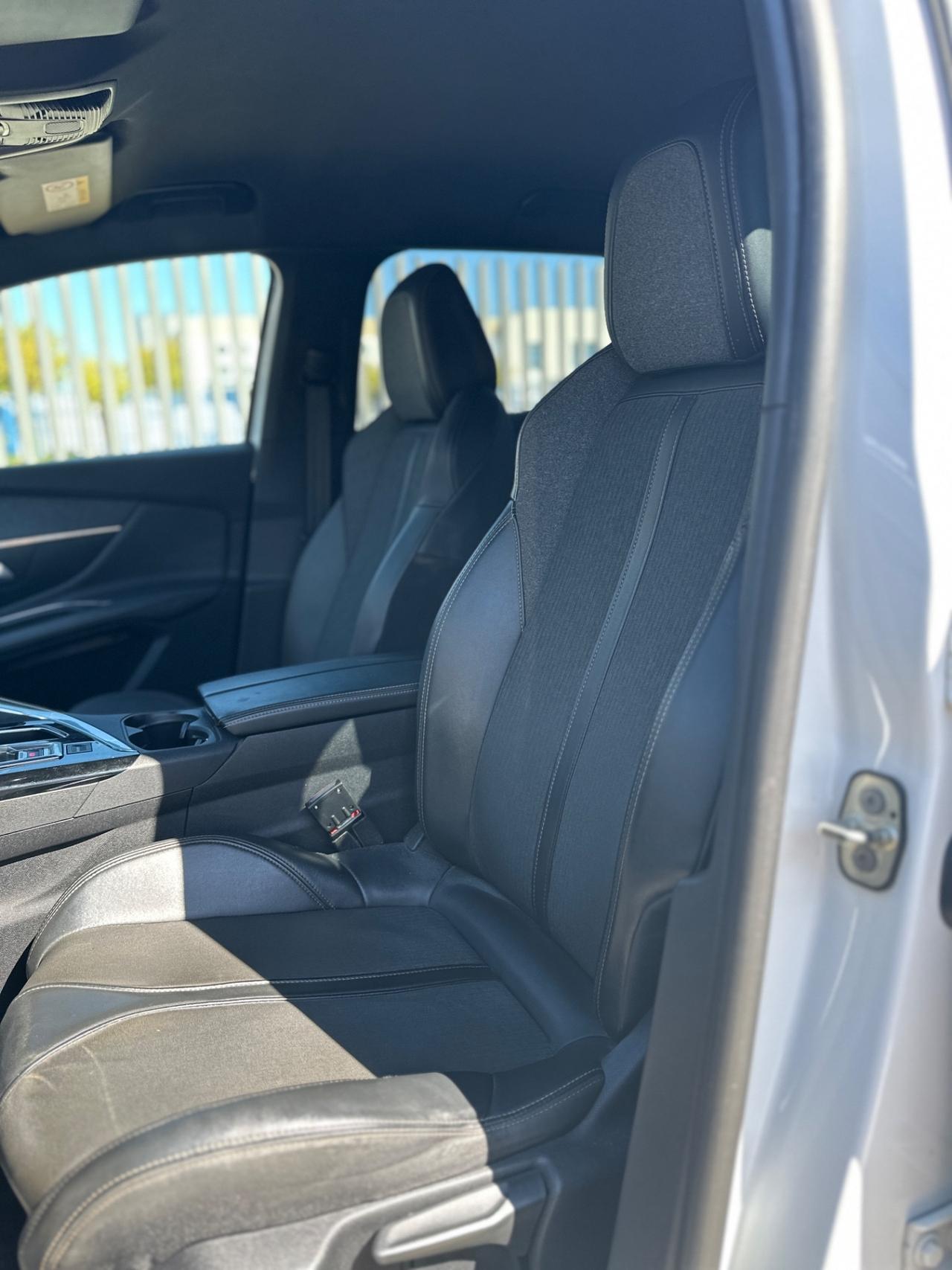 PEUGEOT 3008 (anno 2019)CAMBIO AUTOMATICO