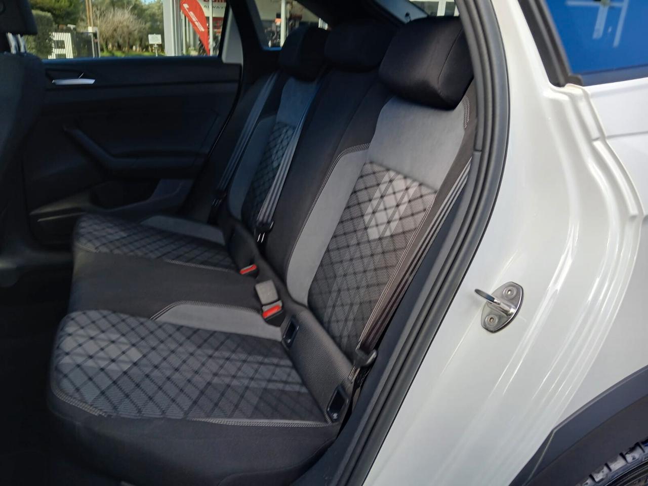 Volkswagen Taigo 1.0 TSI 115 CV DSG R-Line-AZIENDALE