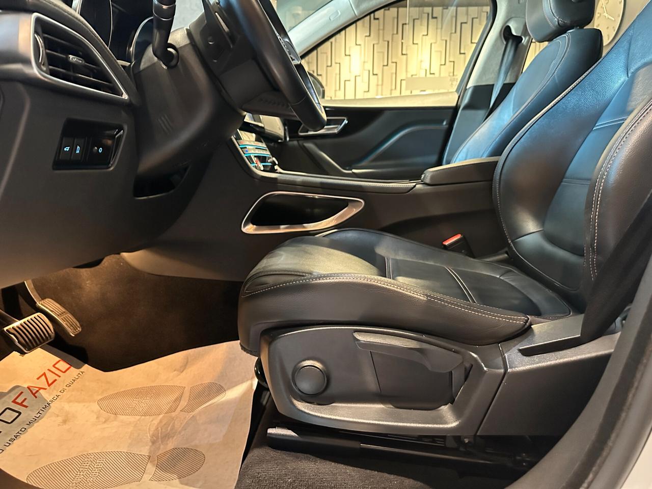 Jaguar F-Pace 2.0 D 180 CV AWD aut. Prestige