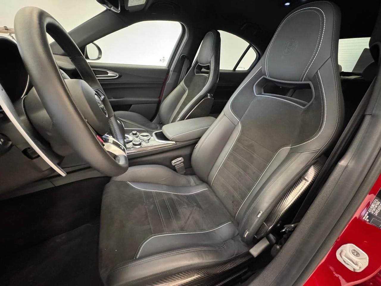 Alfa Romeo Giulia 2.9 V6 Bi-Turbo Quadrifoglio solo 6.000km
