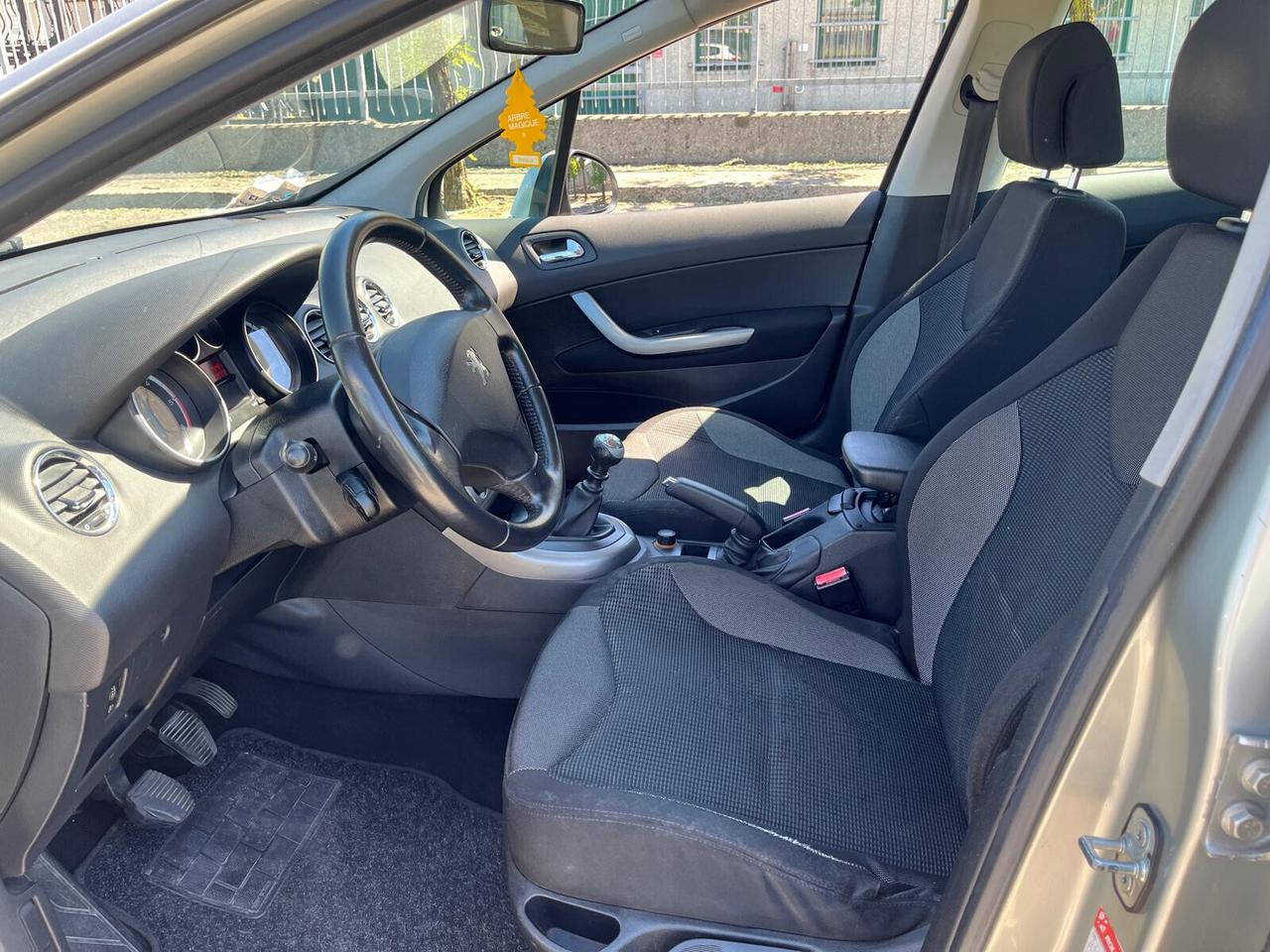 Peugeot 308 1.6 HDi 110CV 5p. Féline (6 Marce)