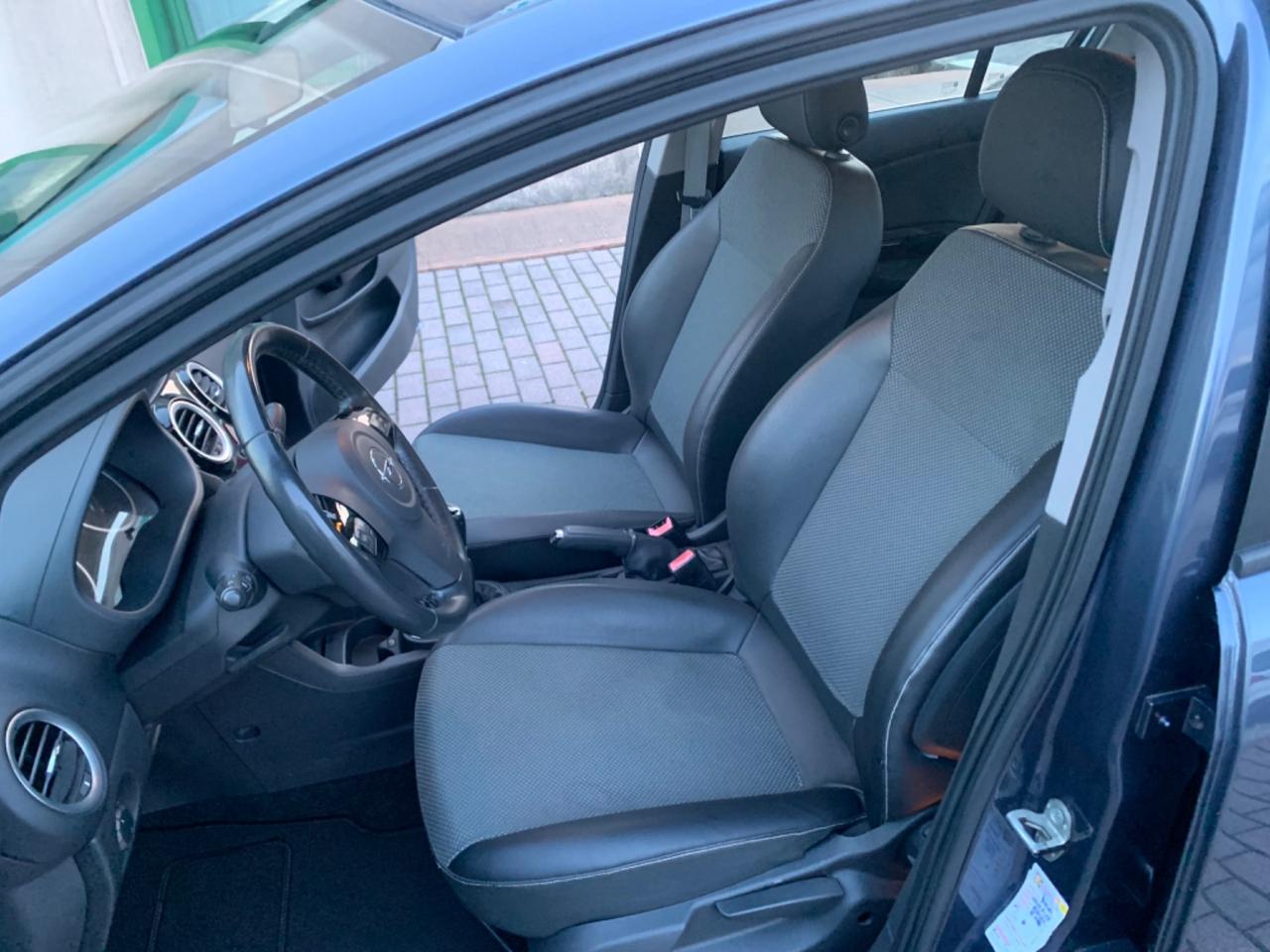 Opel Corsa 1.4 16V 5 porte Cosmo