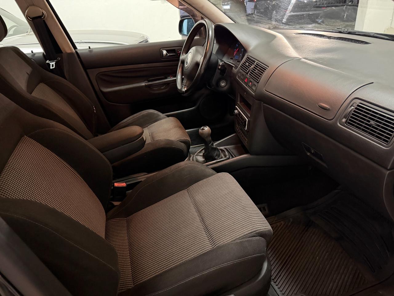 Volkswagen Golf 1.6 16V cat 5 porte Highline NEOPATENTATI