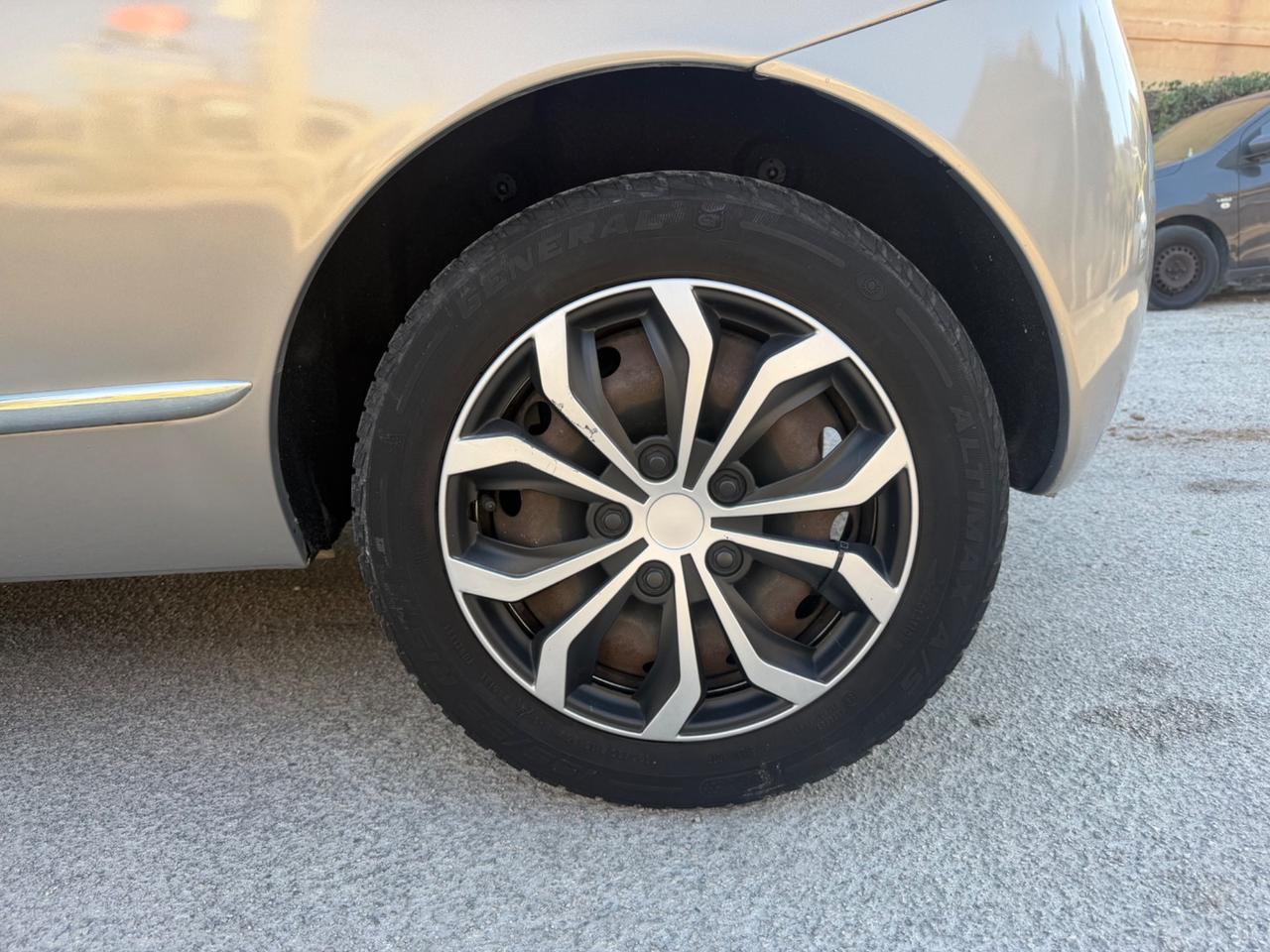 Lancia Ypsilon 1.2 Oro - 2011