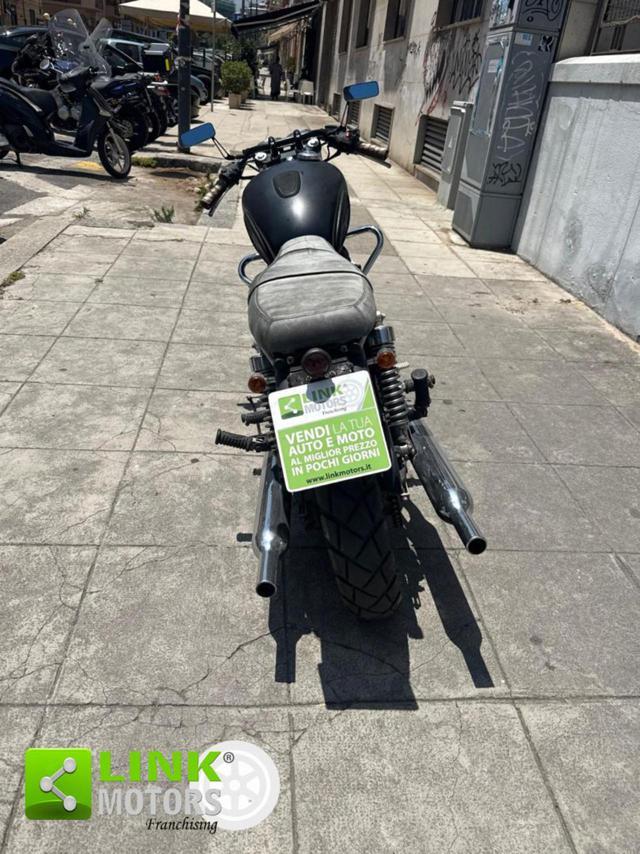 TRIUMPH Bonneville T100 black