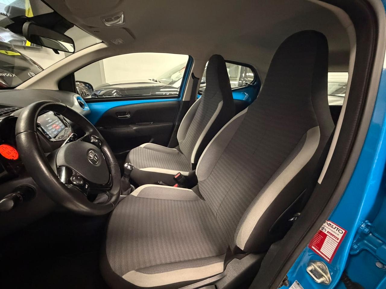 Toyota Aygo Connect 1.0 VVT-i 72 CV 5 porte x-play A RATE DA € 110 AL MESE
