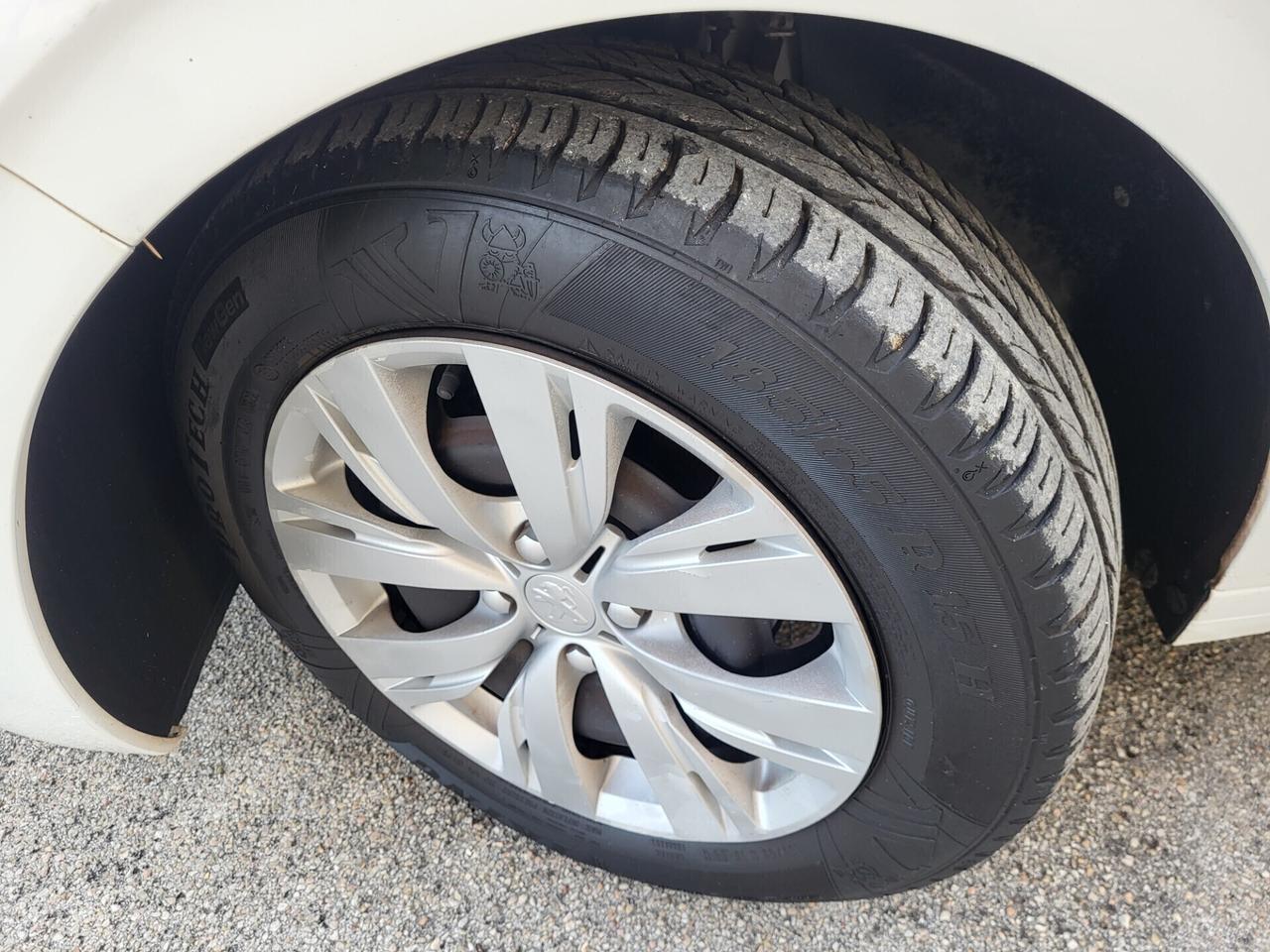 PEUGEOT 208 1,4 HDI-UNICA PROPRIETAR-4 REVISIONI