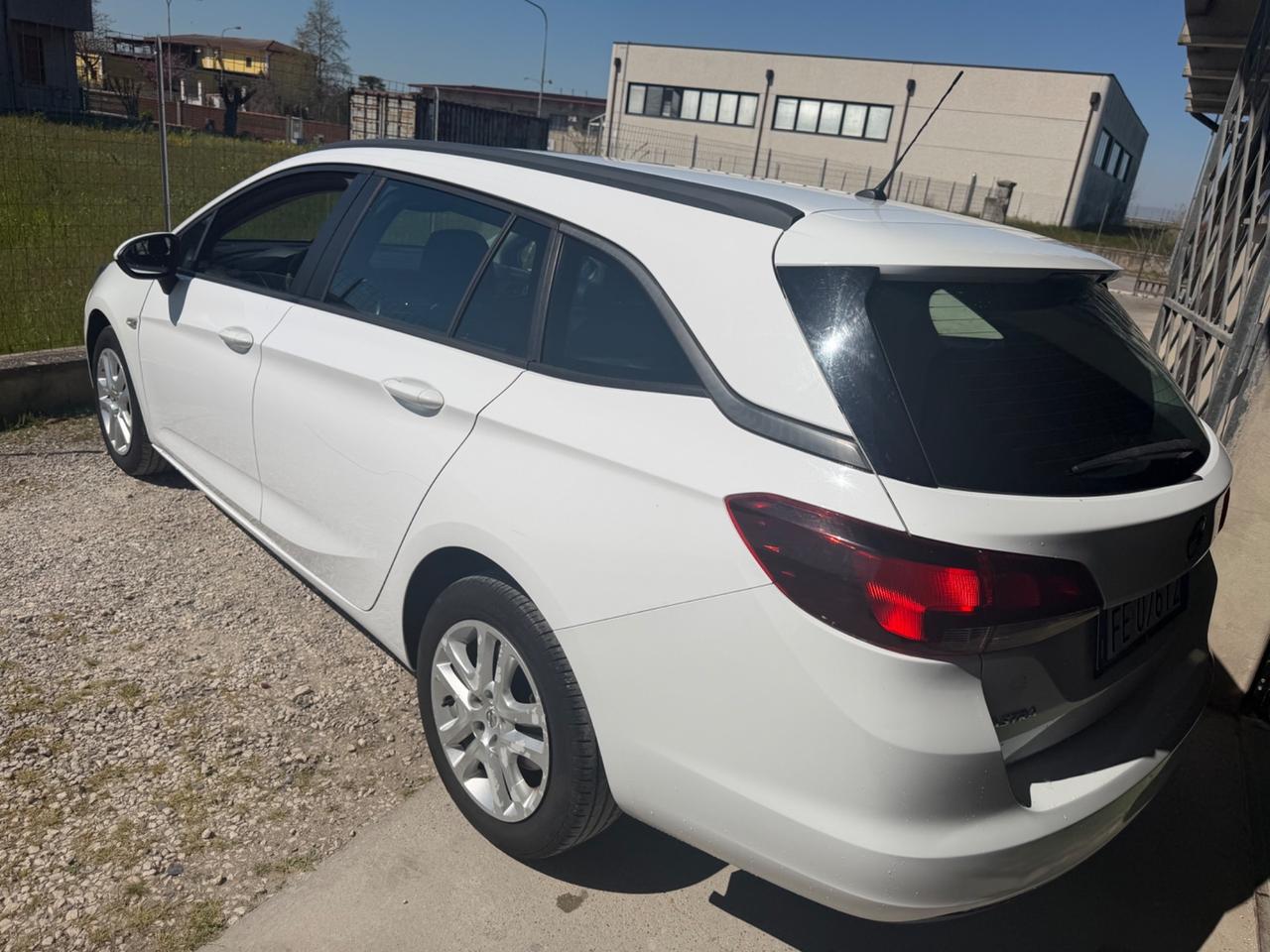 Opel Astra 1.6 CDTi Sports Tourer Cosmo
