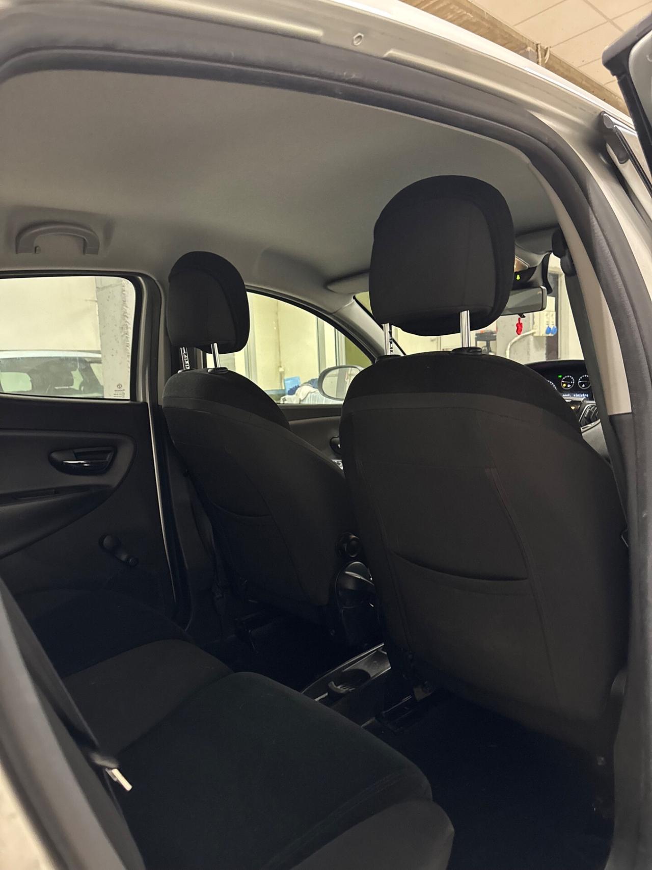 Lancia Ypsilon 1.2 69 CV 5 porte S&S Platinum