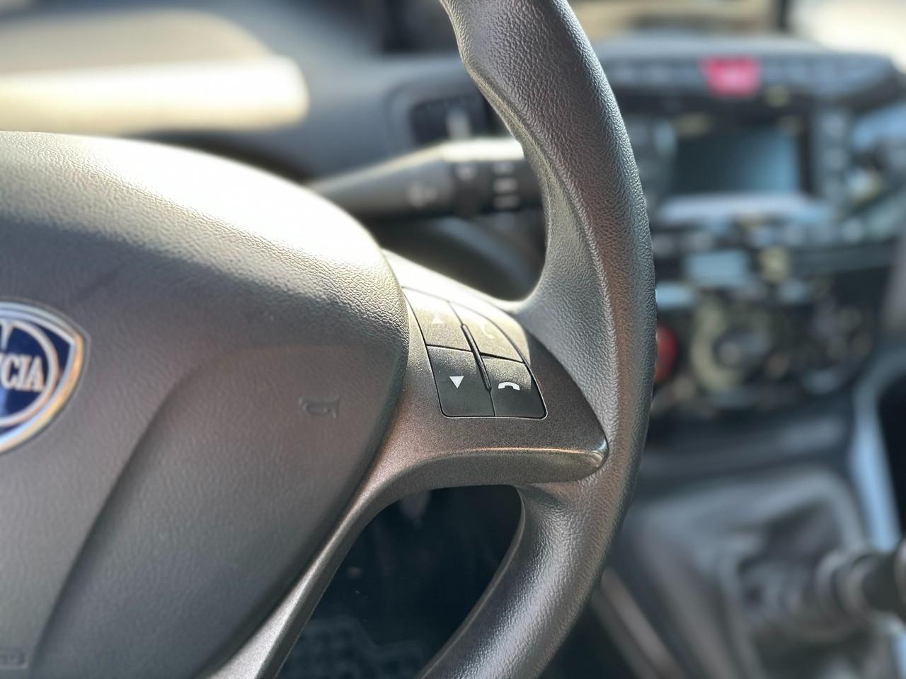 LANCIA Ypsilon III 2021 - Ypsilon 1.0 firefly hybrid Silver s&s 70cv