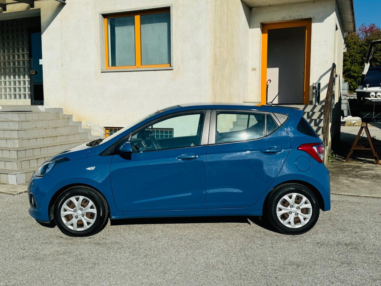 Hyundai i10 1.0 benzina 2015 140.000 km neo patentati garanzia 12 mesi