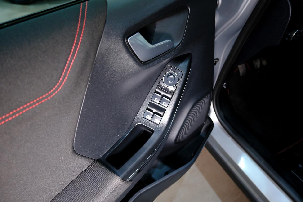 Ford Puma ST LINE HYBRID 125cv COCKPIT
