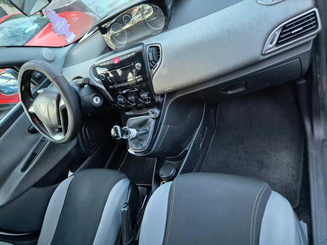 Lancia Ypsilon 1.2 69 CV 5 porte Gold