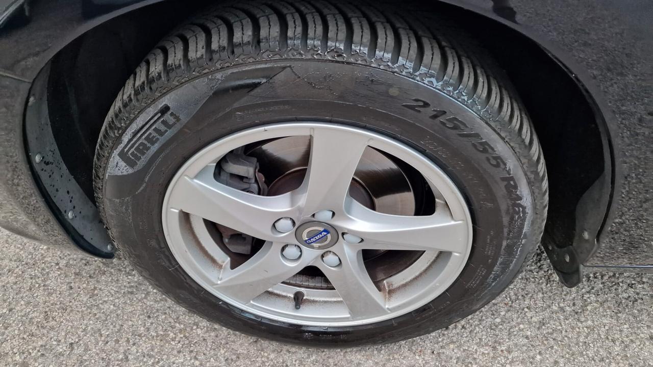 Volvo V60 D2 Geartronic Edition x Neopatentati
