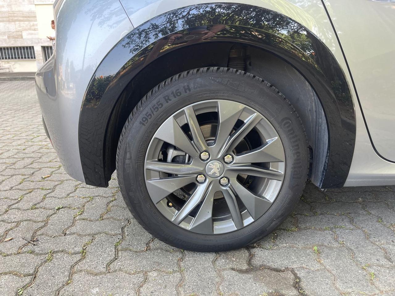 Peugeot 208 Allure e-208 #5990