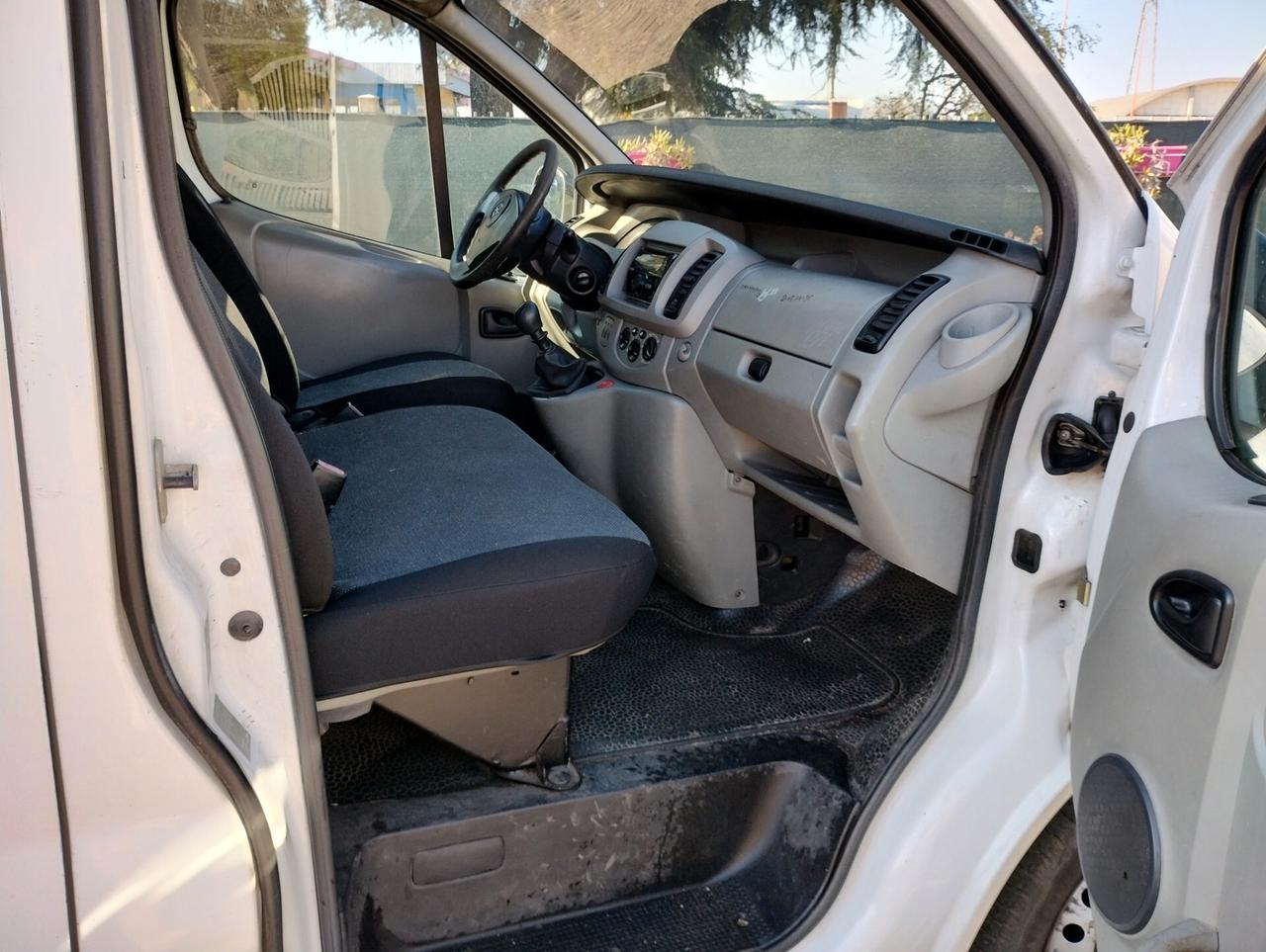 OPEL VIVARO 1.9 DIESEL 74KW 2004