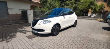 Lancia Ypsilon 1.2 69 CV 5 porte S Momodesign