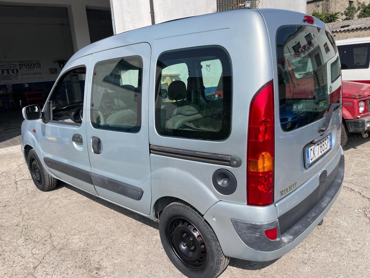 Renault Kangoo 1.5 dCi/82CV vetrato gancio traino