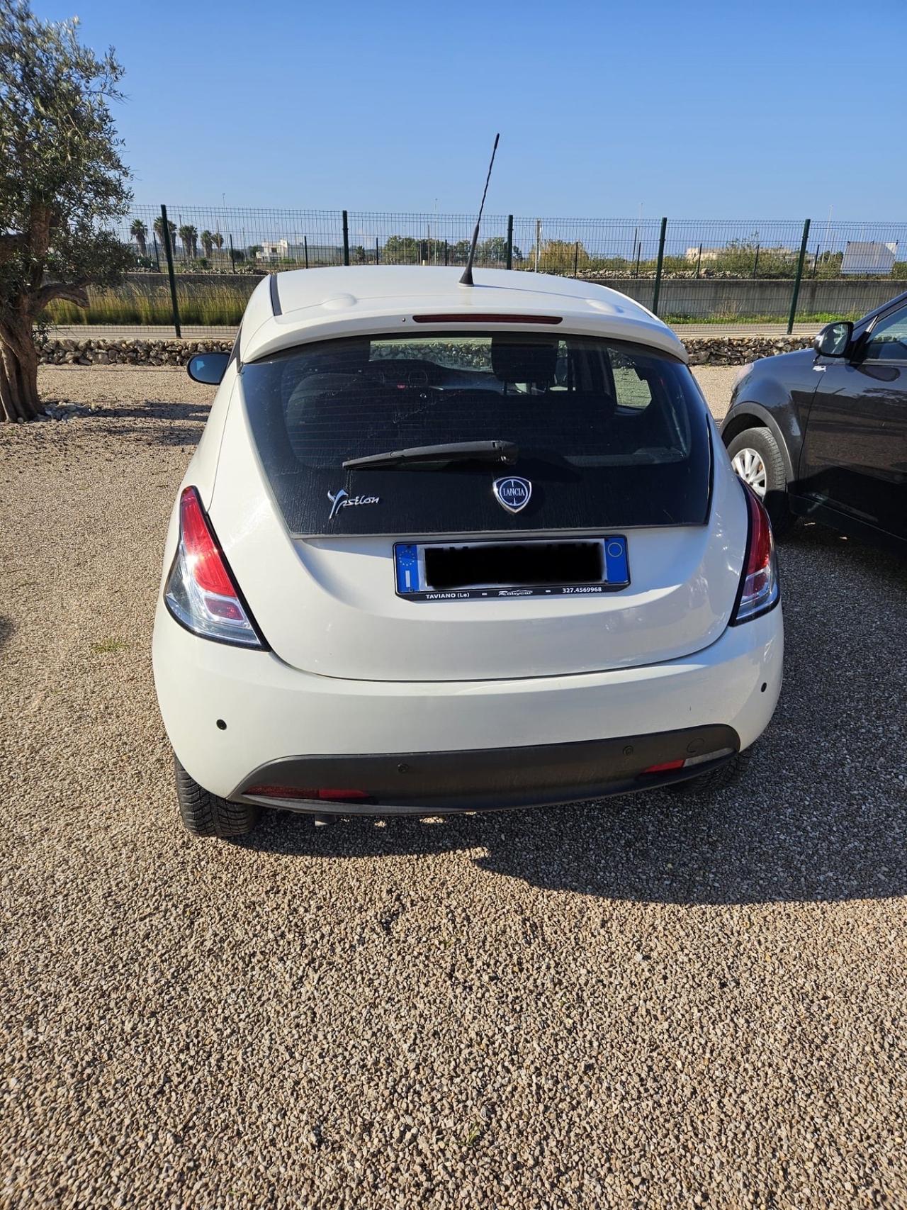 Lancia Ypsilon 1.3 MJT 75 CV neopatentati